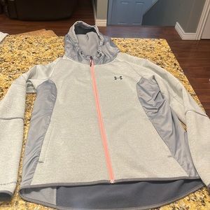 Large gray under armour jacket